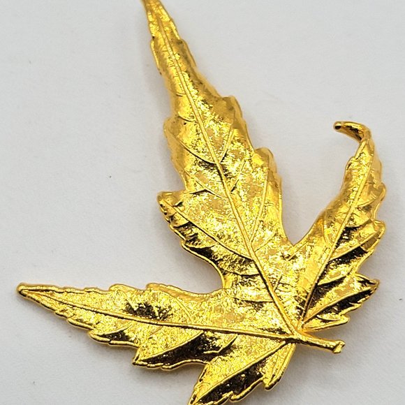 Autumn Fall Pin Brooch Maple Leaf Gold-Tone Realistic Design 1.5" - Picture 2 of 6